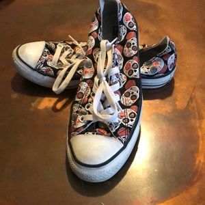 Skull candy converse
